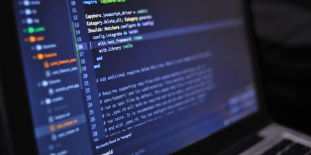 Ilustración de desarrollo de software a la medida